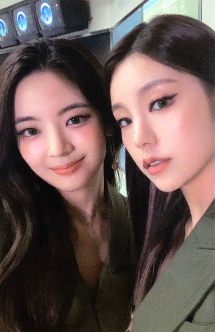 Lia & Yeji